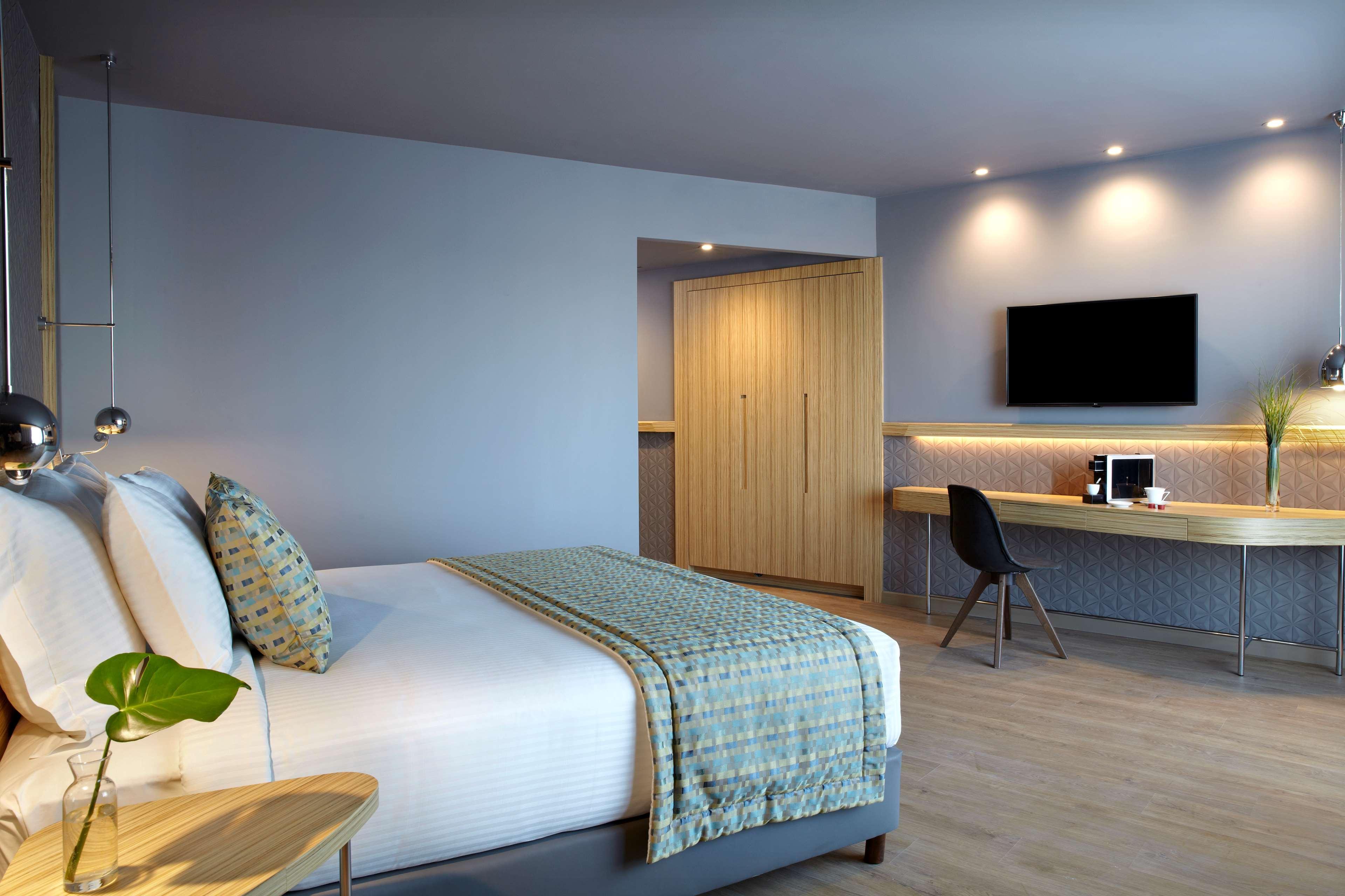 Hotel Wyndham Grand Atene Esterno foto A bedroom at the hotel