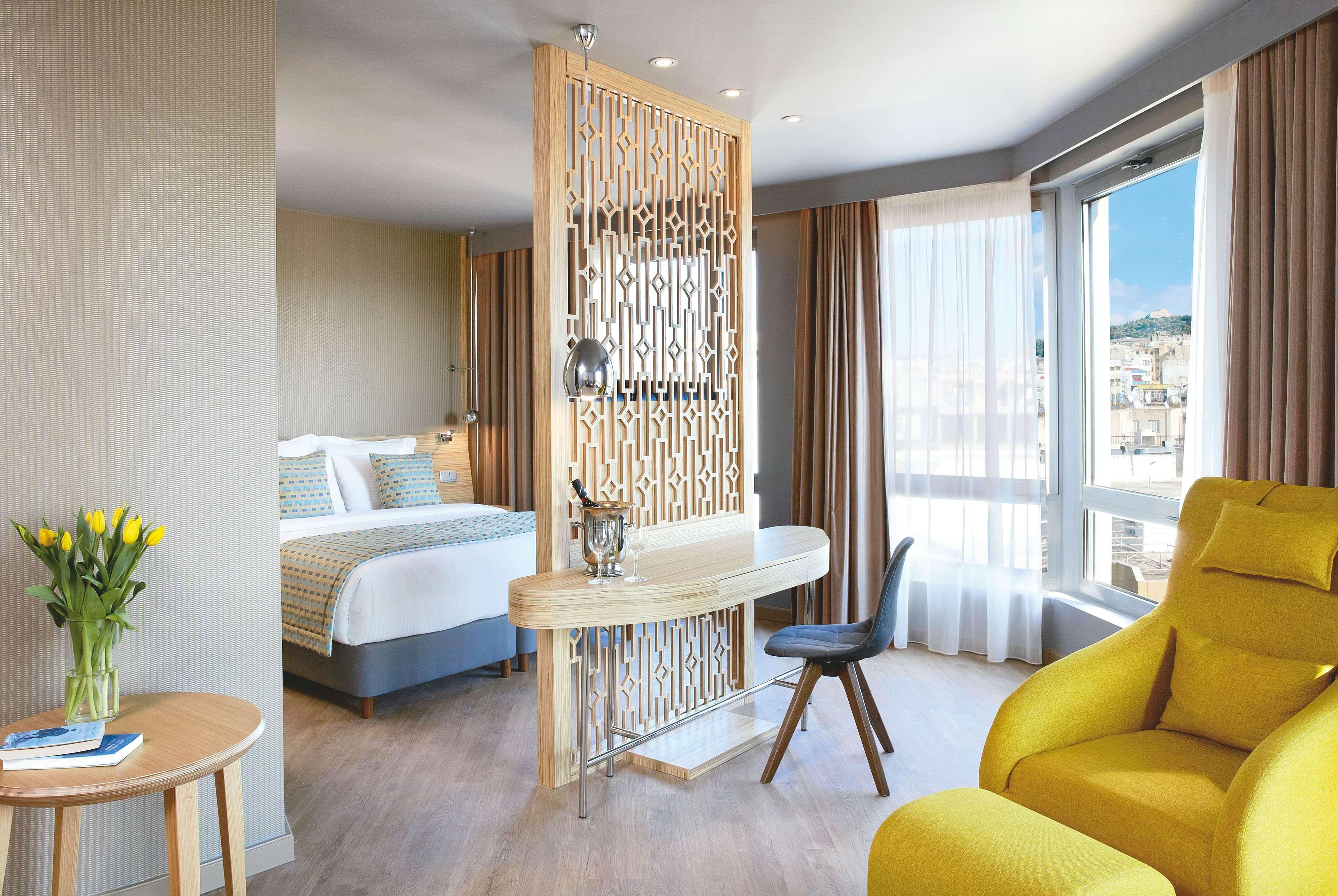 Hotel Wyndham Grand Atene Esterno foto A room at the hotel