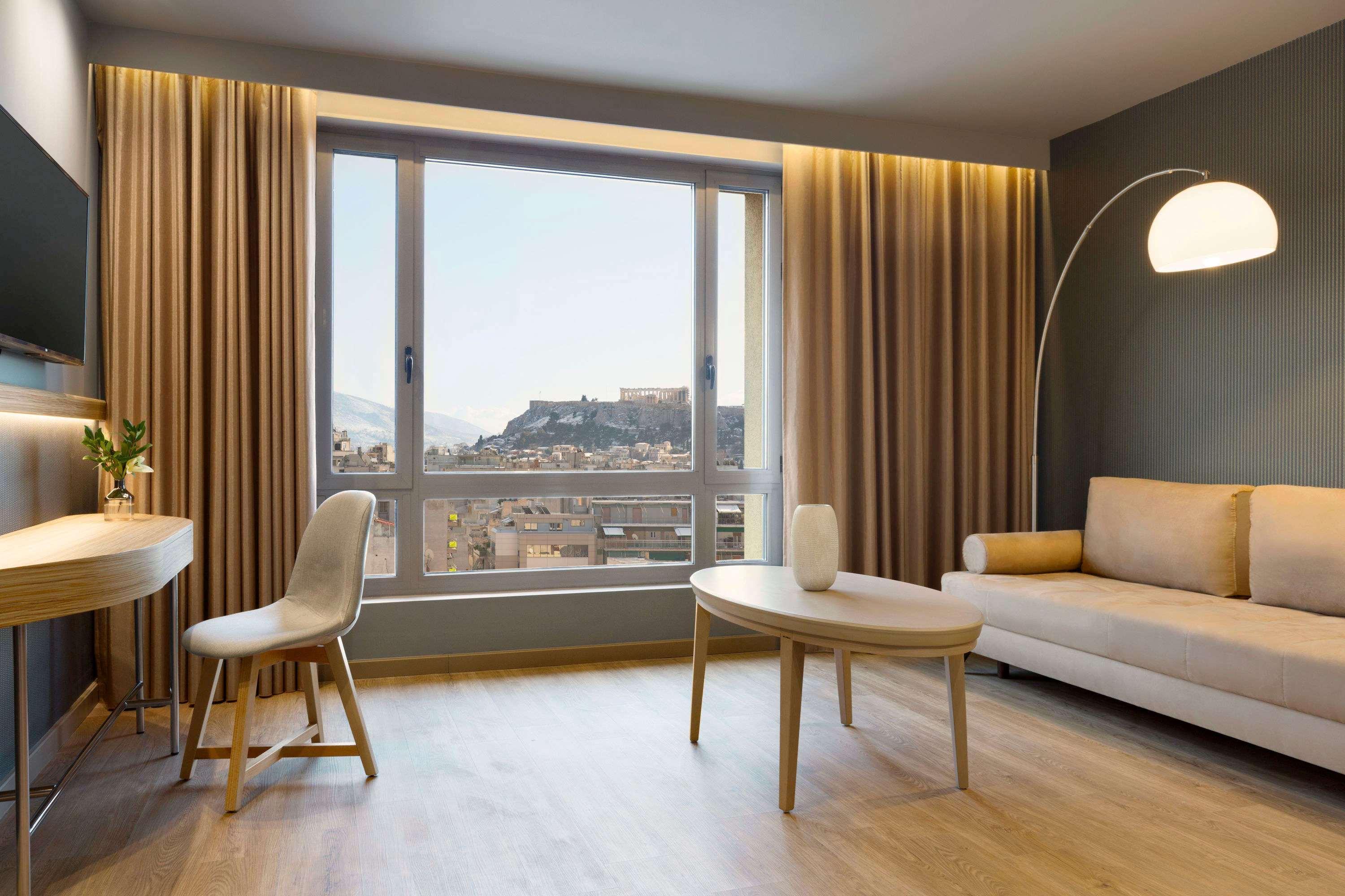 Hotel Wyndham Grand Atene Esterno foto A room at the hotel