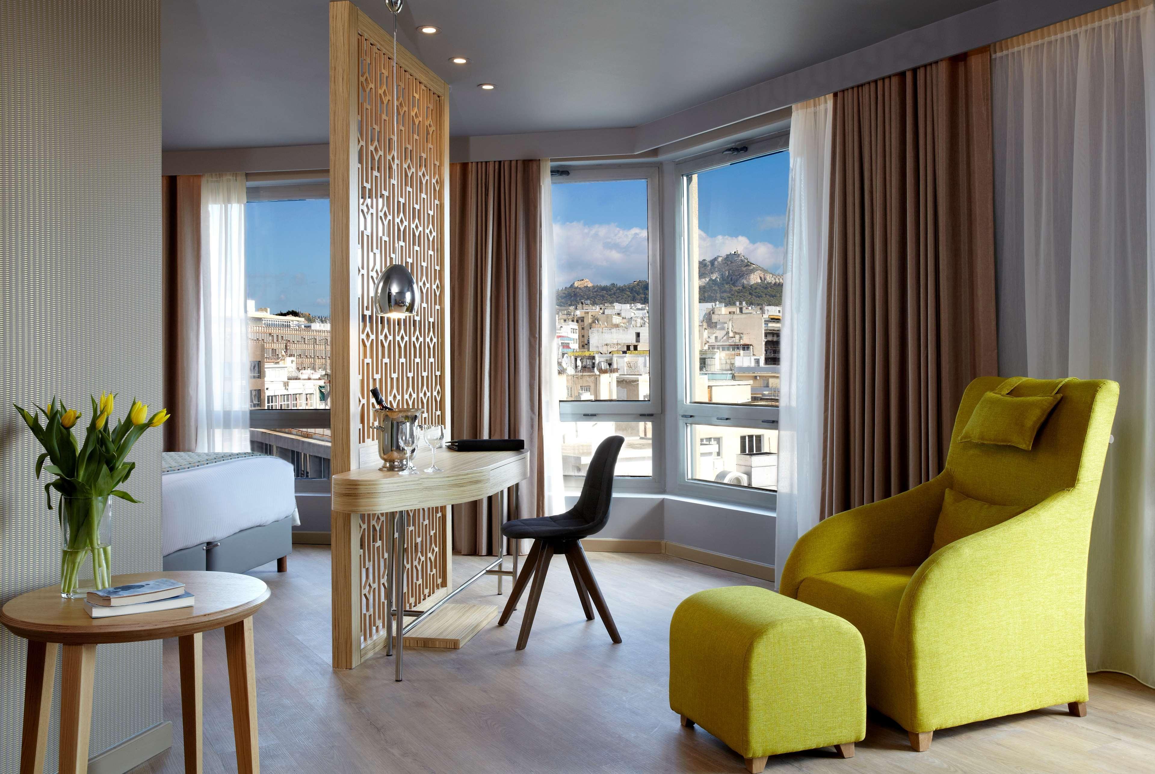 Hotel Wyndham Grand Atene Esterno foto A room at the hotel