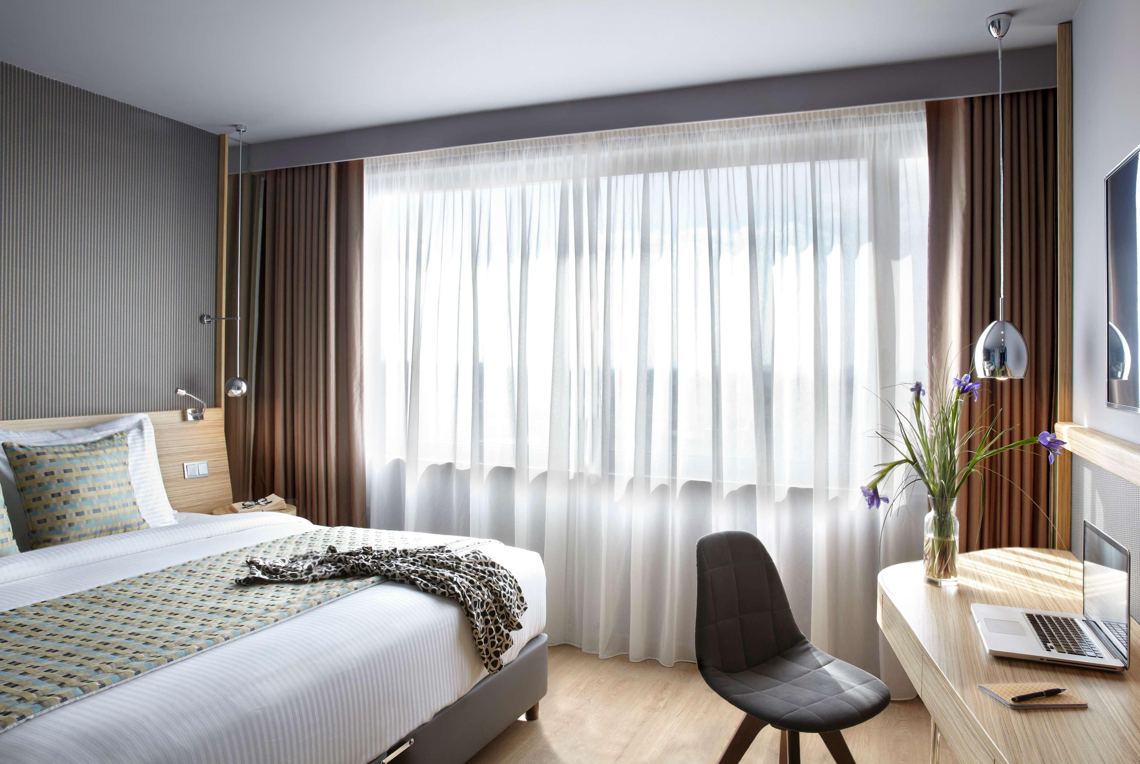 Hotel Wyndham Grand Atene Esterno foto A room at the hotel