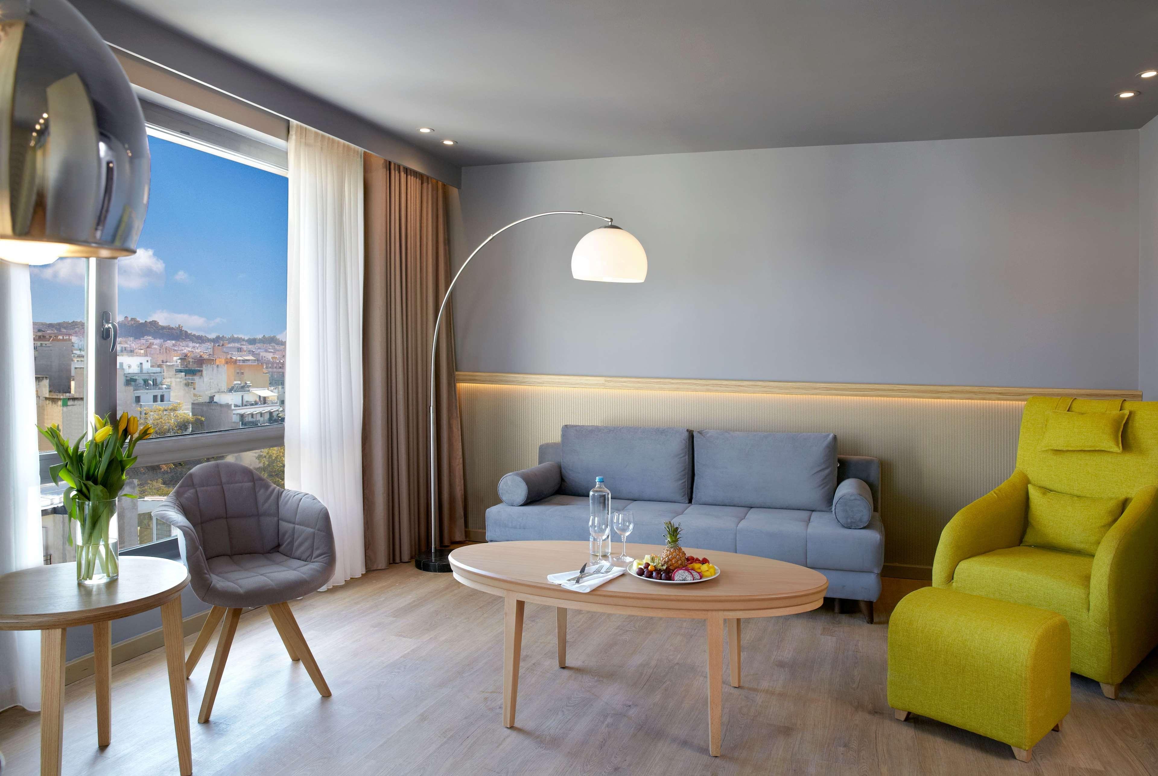 Hotel Wyndham Grand Atene Esterno foto A room at the hotel