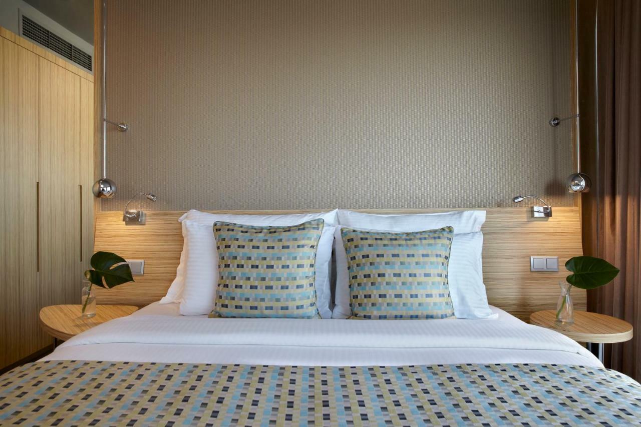 Hotel Wyndham Grand Atene Esterno foto A bed